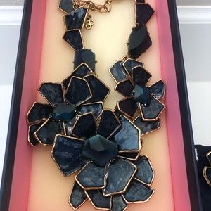 💙Oscar De la Renta Necklace / Earrings SET💙